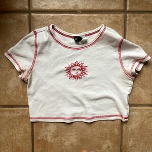H&M Divided - White baby tee with red sun